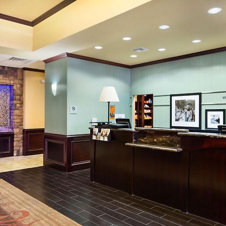 Hampton Inn & Suites Mission Luaran gambar