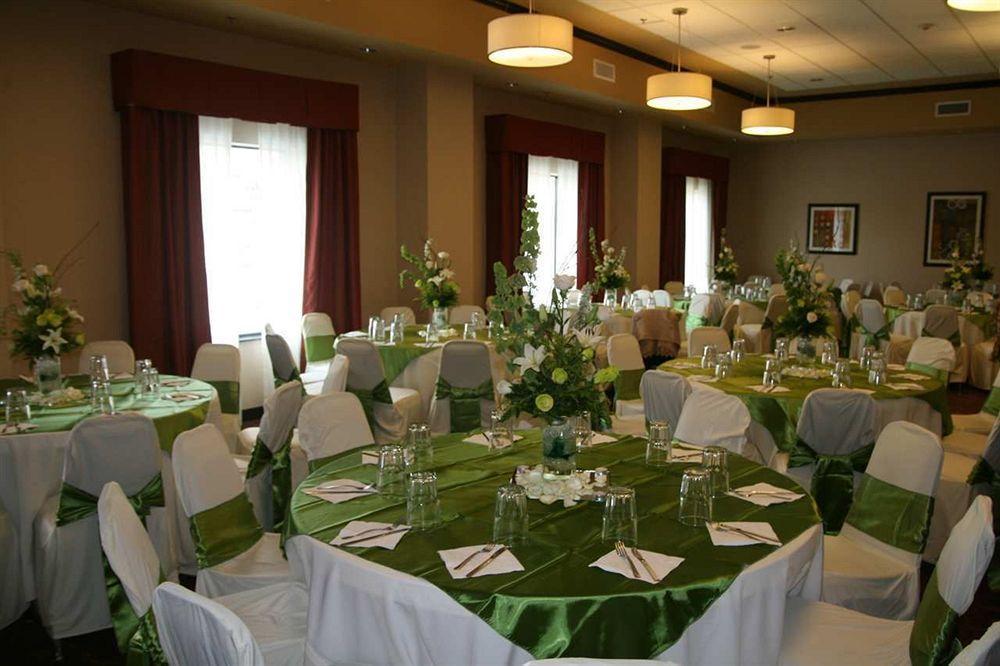 Hampton Inn & Suites Mission Restoran gambar