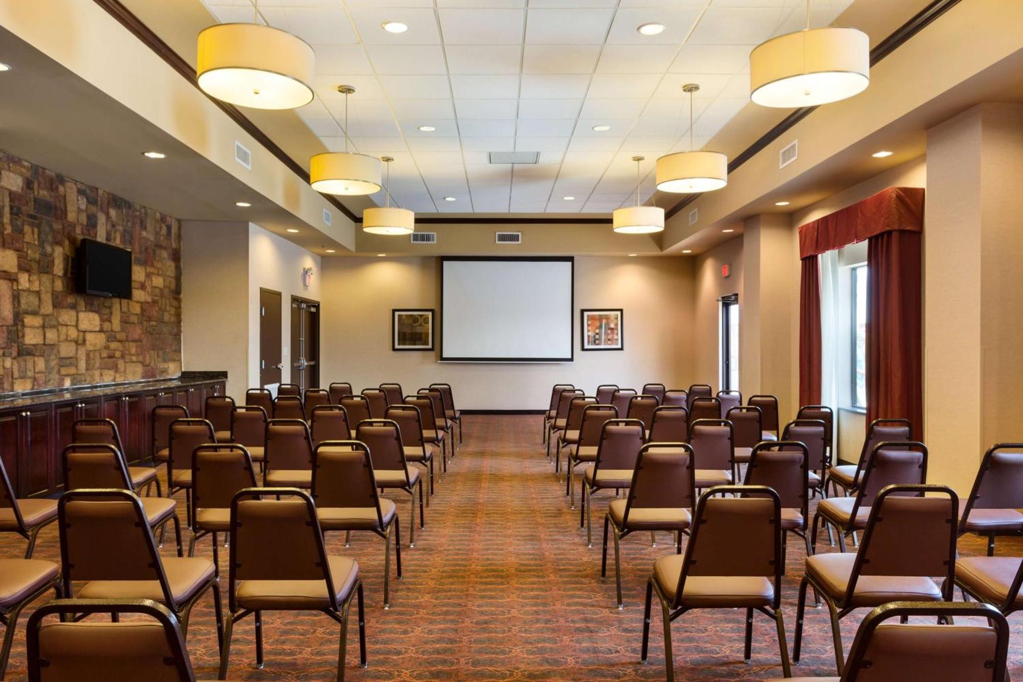 Hampton Inn & Suites Mission Luaran gambar