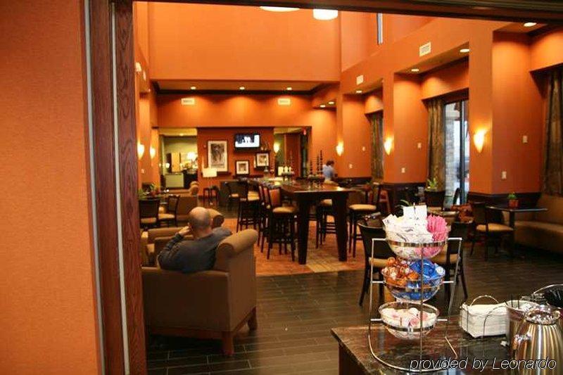 Hampton Inn & Suites Mission Restoran gambar